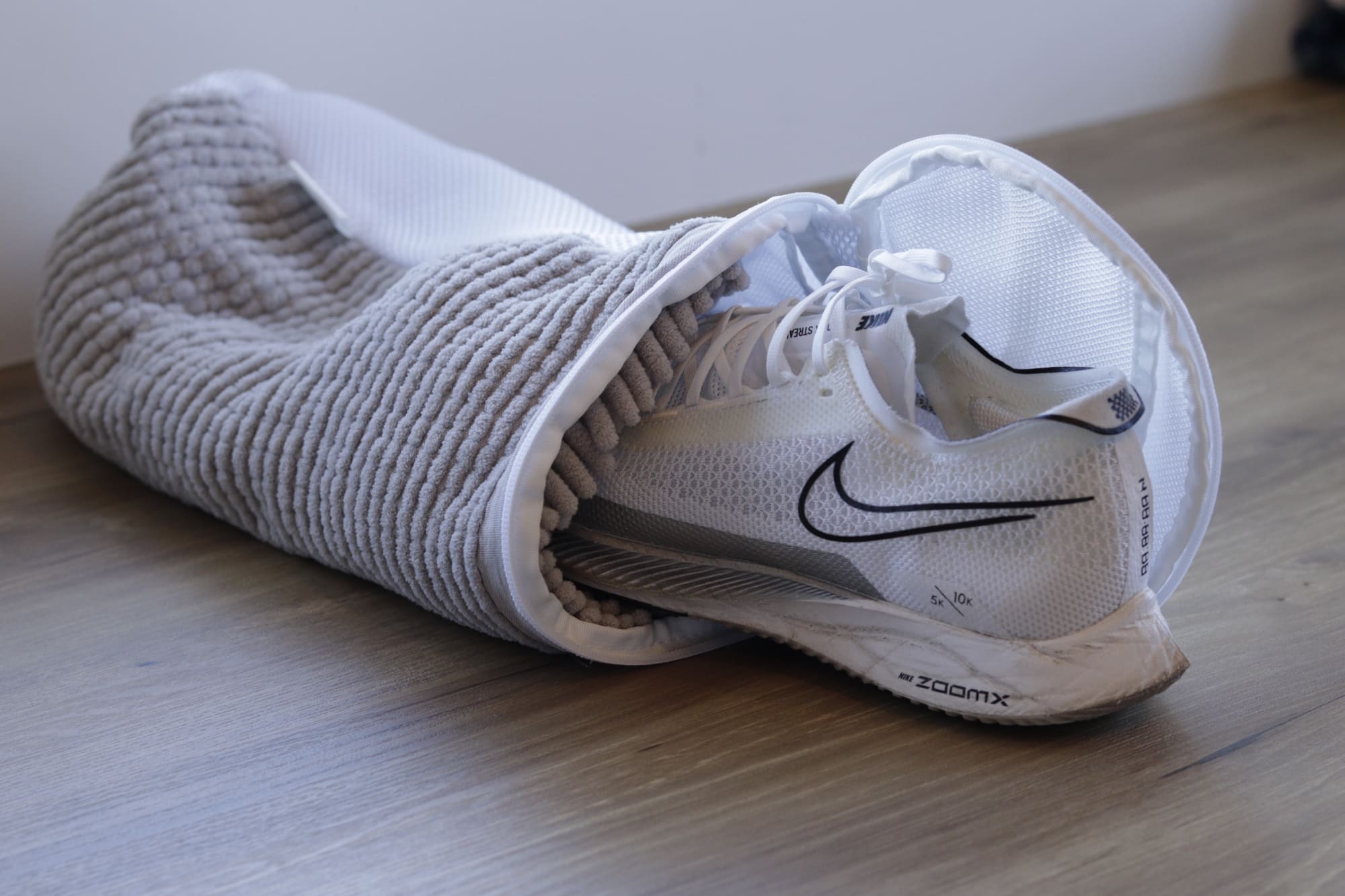 履き心地が変わる。ランニングシューズに爽快リセットを。| ズッ